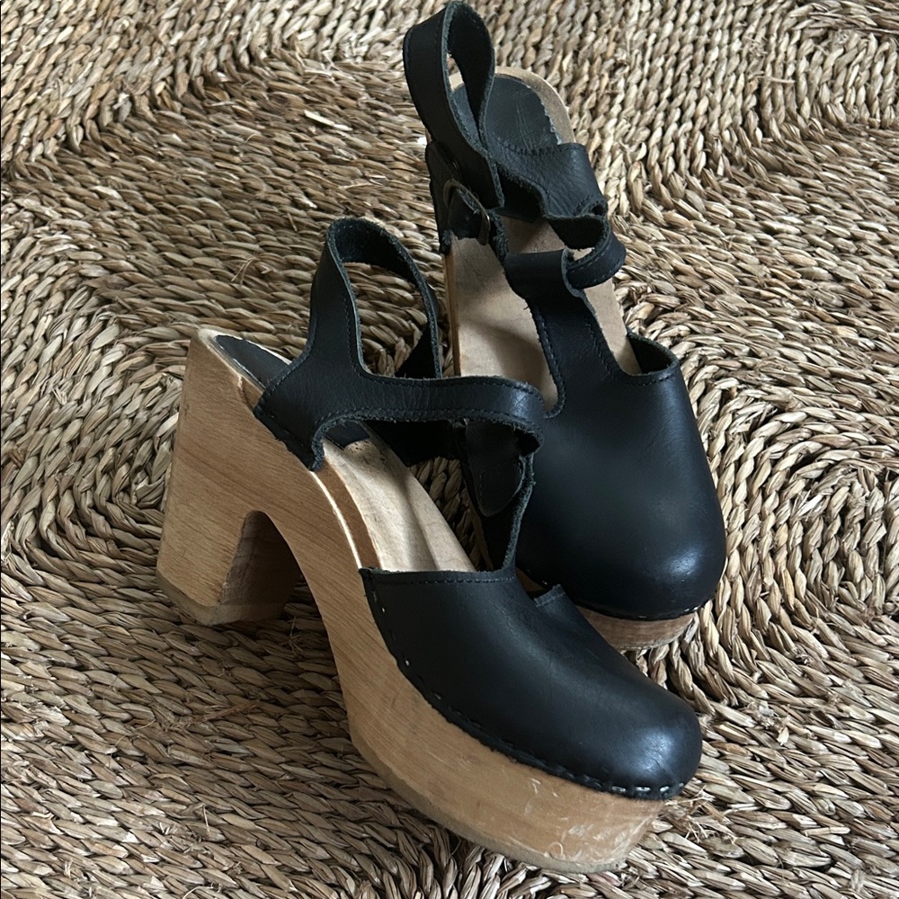 No. 6 Black Leather Wooden Platform Mules